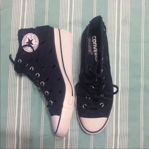 Converse wedge, platform lift